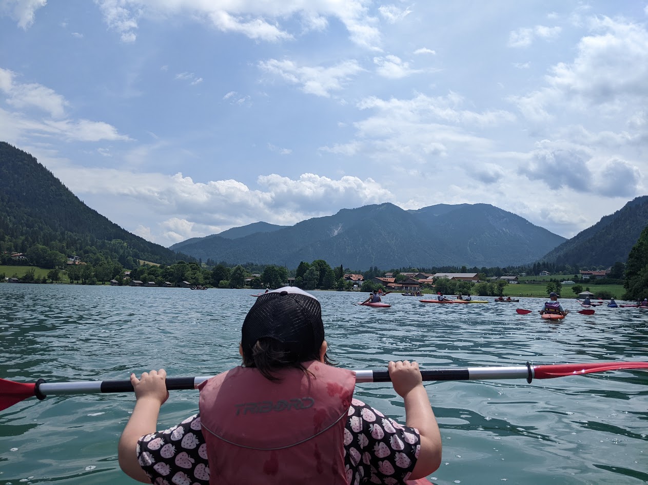 The little one did all the way back almost by herself, she really got hooked on canoing.