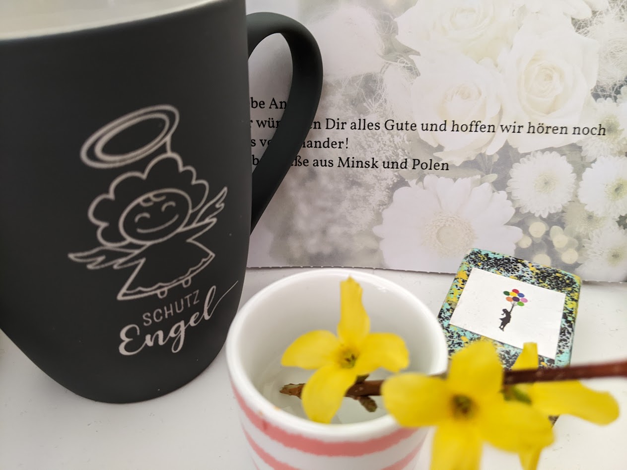 Some lovely details from very valuable colleagues I had for nearly 8 years, card, cup and flowers, just to name a few.